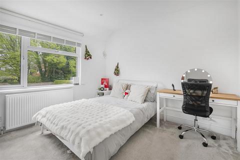 29 Manor Way, Banstead, SM7 3PN