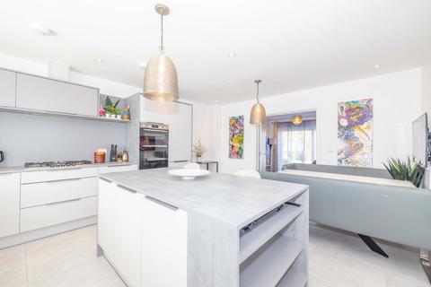 3 bedroom detached house for sale, Kings Close, Shadoxhurst, TN26