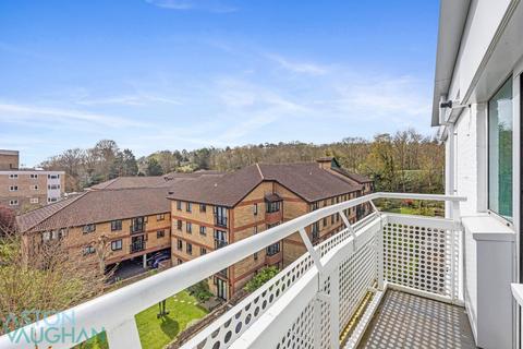 3 bedroom apartment to rent, London Road, Preston BN1