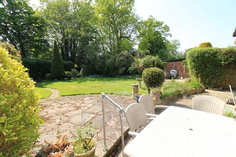 18 Barnet Drive, Bromley, BR2 8PQ