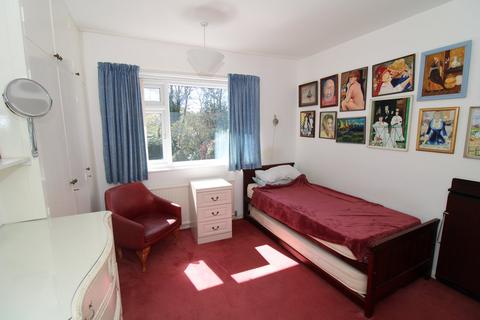 18 Barnet Drive, Bromley, BR2 8PQ
