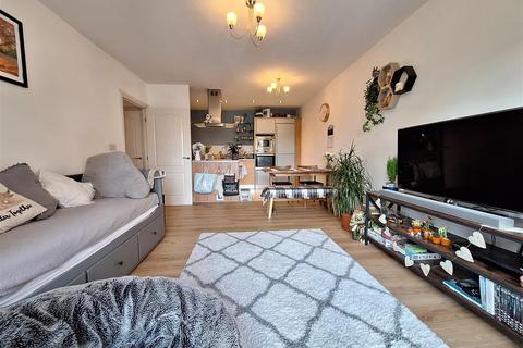 2 bedroom flat to rent, Luscinia View, Napier Road, Reading