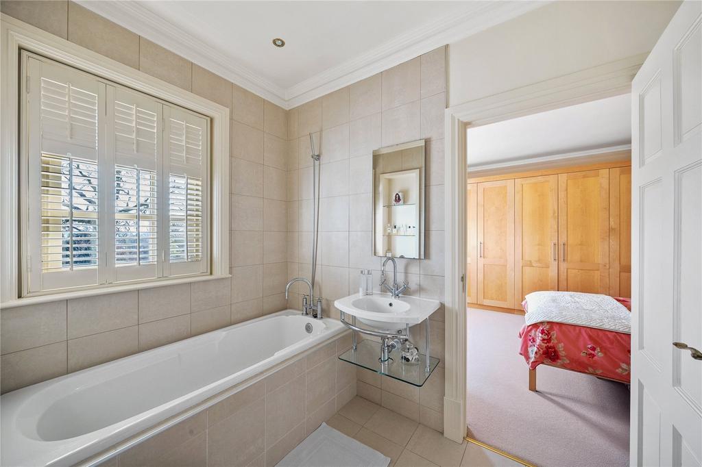 Jack &amp; Jill Bathroom