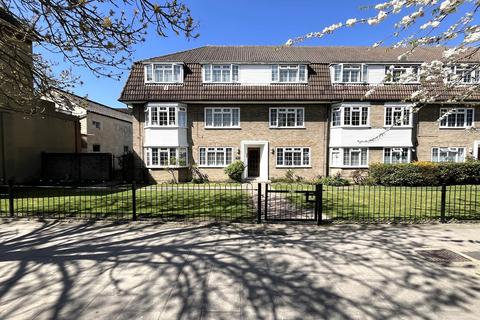 5, Bray Court North Parade, Chessington, KT9 1QN