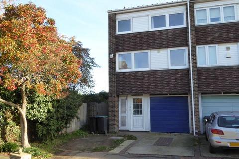 Weavers Close, DA11 0SJ