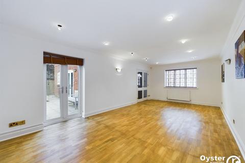 2 bedroom detached house to rent, Cannon Hill, London, N14