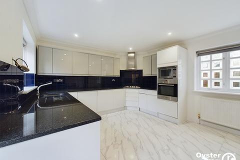 2 bedroom detached house to rent, Cannon Hill, London, N14
