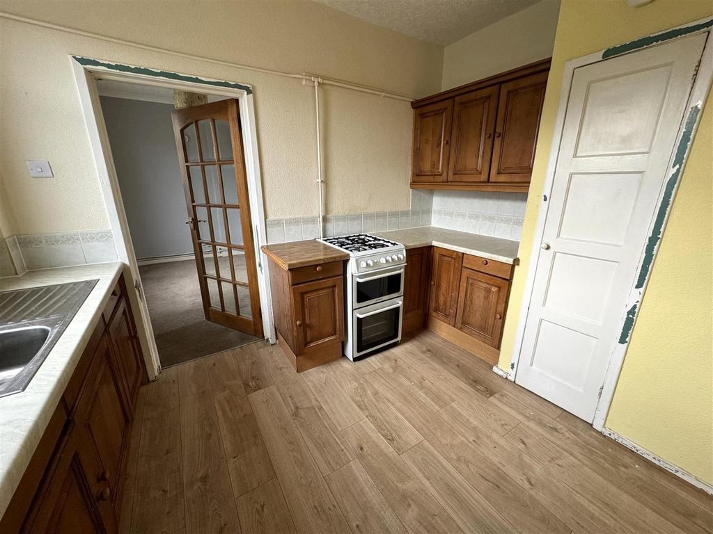 Kitchen 2.jpg