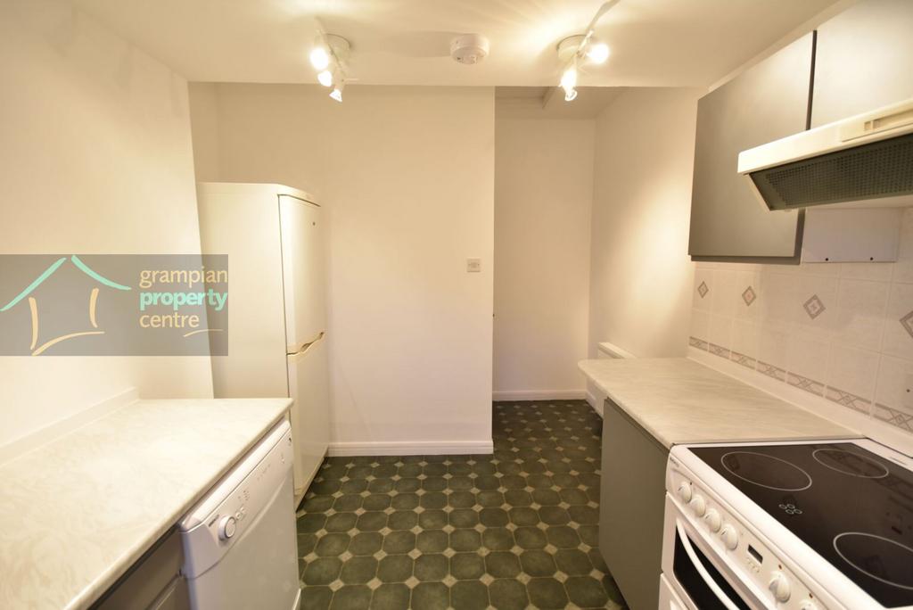 Kitchen 2 .JPG
