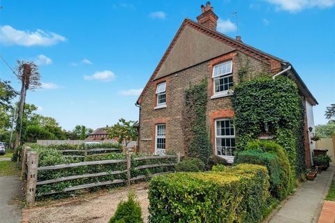 3, Bagley Cottages Ironsbottom, Sidlow, Reigate, RH2 8PT