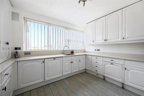 3 bedroom apartment for sale, Grand Avenue, Worthing