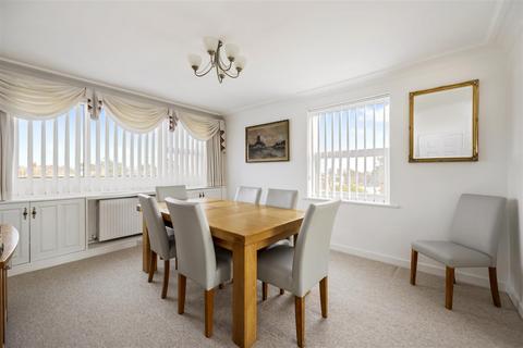 3 bedroom apartment for sale, Grand Avenue, Worthing
