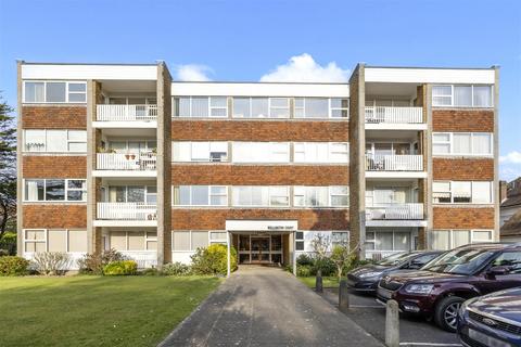 Grand Avenue, Worthing