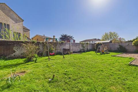 32 Ashwood Close, Worthing, BN11 2AF
