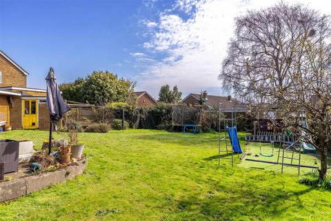4 bedroom semi-detached house for sale, Tyne Close, Worthing
