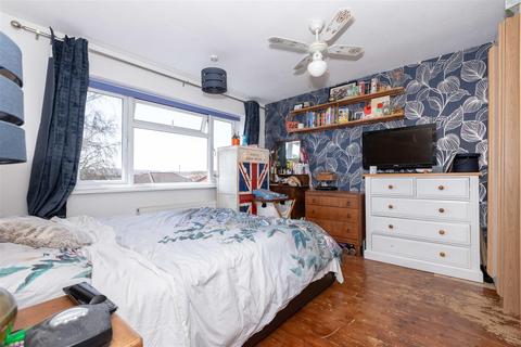 4 bedroom semi-detached house for sale, Tyne Close, Worthing