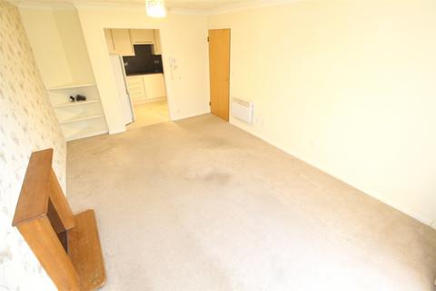 1 bedroom apartment for sale, Hertswood Court, Barnet EN5