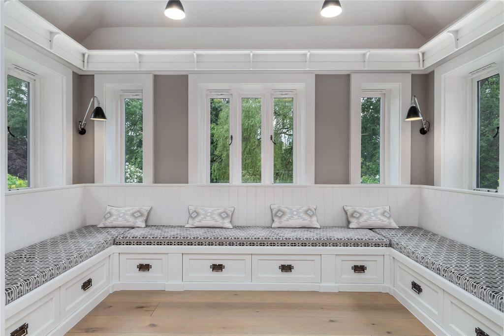 Landing/Reading Nook