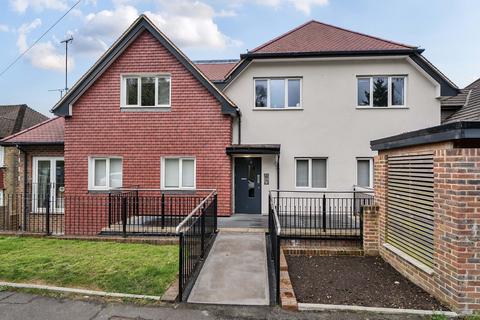 Flat 4, 7 Hornchurch Hill, Whyteleafe, CR3 0DA