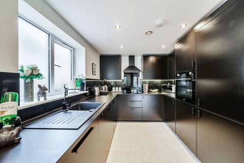 Flat 4, 7 Hornchurch Hill, Whyteleafe, CR3 0DA