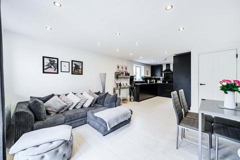 Flat 4, 7 Hornchurch Hill, Whyteleafe, CR3 0DA