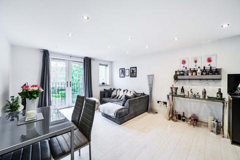 Flat 4, 7 Hornchurch Hill, Whyteleafe, CR3 0DA
