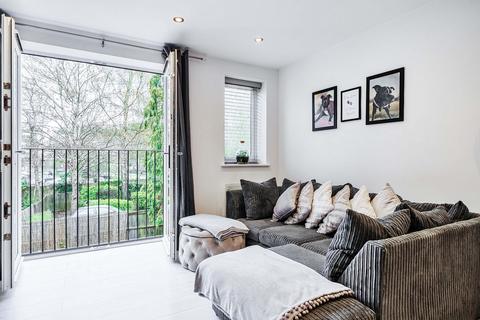 Flat 4, 7 Hornchurch Hill, Whyteleafe, CR3 0DA