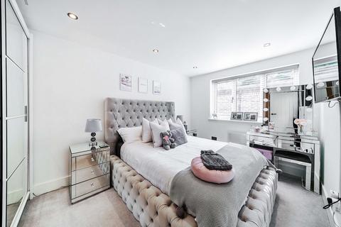 Flat 4, 7 Hornchurch Hill, Whyteleafe, CR3 0DA