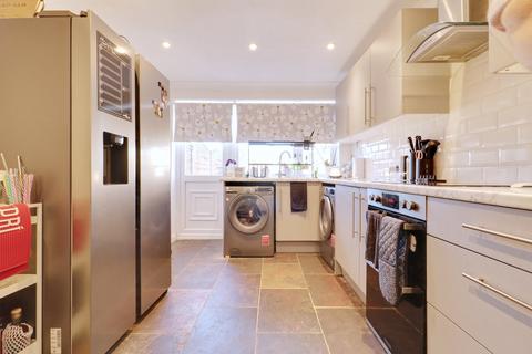 23 High Street, Aveley, South Ockendon, RM15 4BE