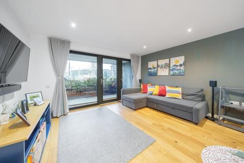 2 bedroom apartment to rent, Offenham Road London SW9