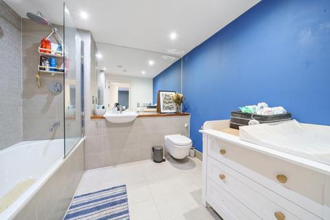2 bedroom apartment to rent, Offenham Road London SW9