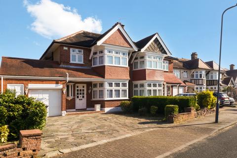 11 Winchfield Close, Harrow, HA3 0DT