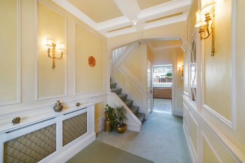 11 Winchfield Close, Harrow, HA3 0DT