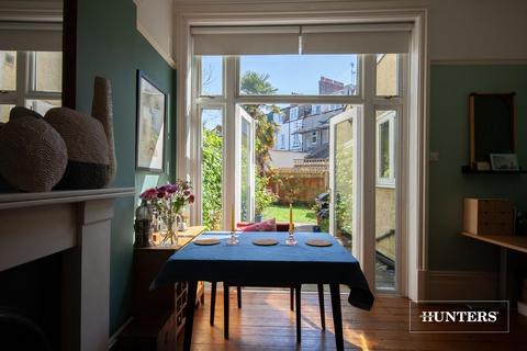 2 bedroom apartment for sale, Chichele Road, London, NW2