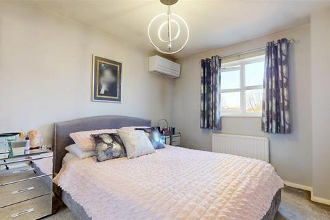 1 Ealing Chase, Monkston, Milton Keynes, MK10 9EY