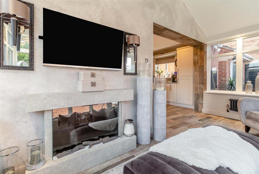8643328-interior10.jpg