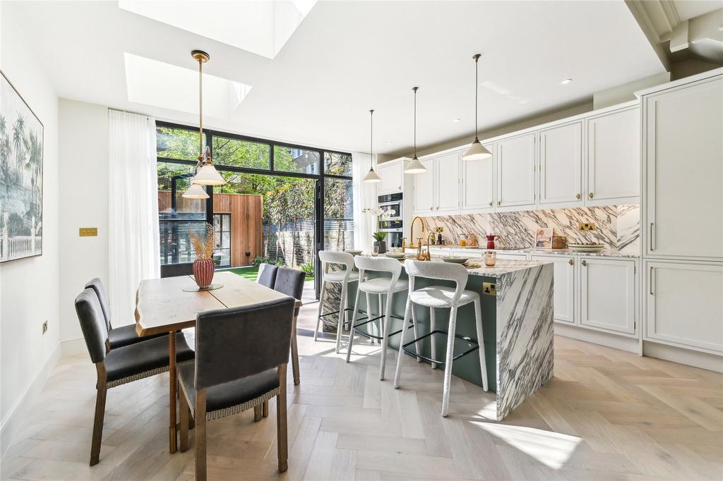 Kitchen/Dining Area