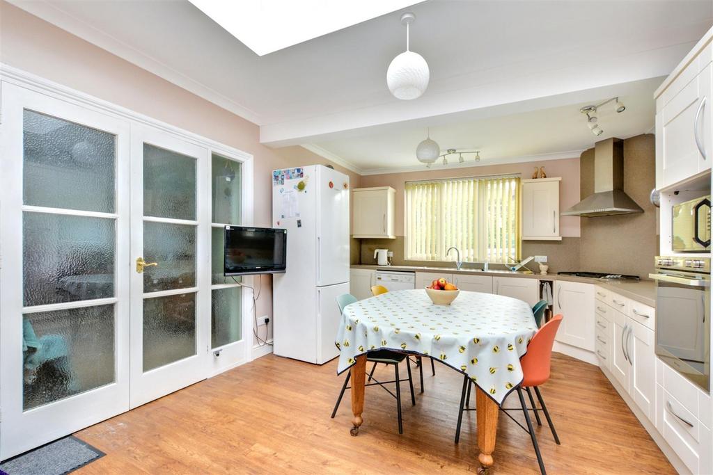 Kitchen 4.jpeg