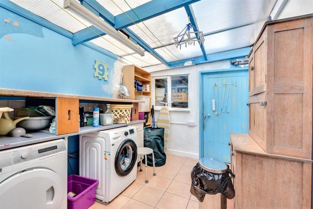 Utility Room 1.jpeg