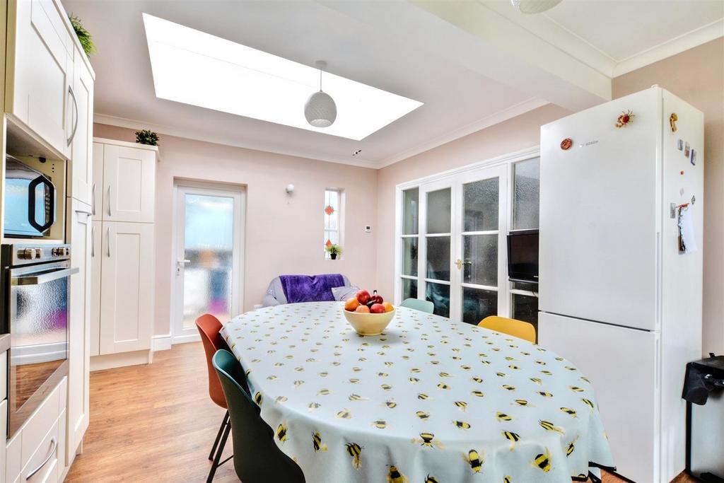 Kitchen 3.jpeg