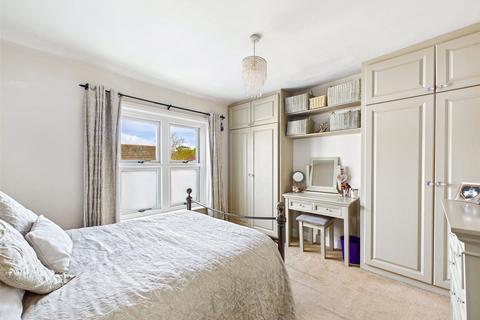 28 Halstead Road, Colchester, CO3 9AE