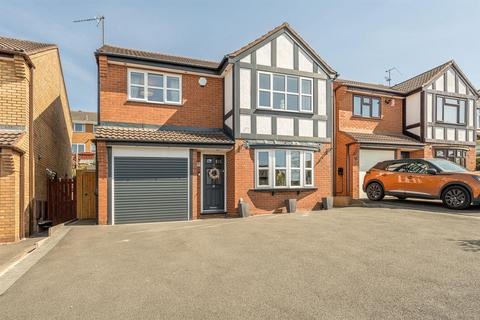 29 Wellington Close, Kingswinford, DY6 8JG