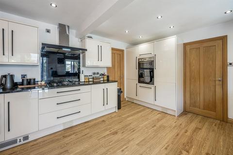 29 Wellington Close, Kingswinford, DY6 8JG