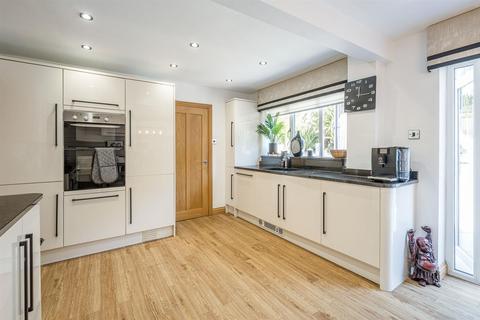 29 Wellington Close, Kingswinford, DY6 8JG