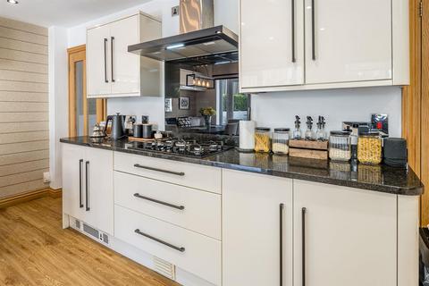 29 Wellington Close, Kingswinford, DY6 8JG