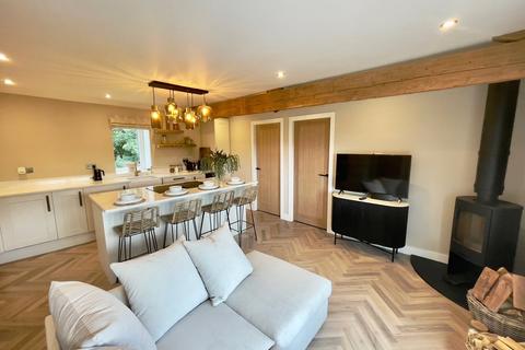 2 The Mews, Lane Head Apperley Lane, Rawdon, Leeds, LS19 7DX