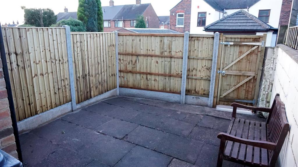 Enclosed rear yard