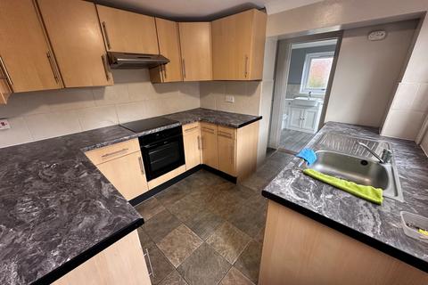 3 bedroom semi-detached house to rent, Kathleen Road, Southampton SO19