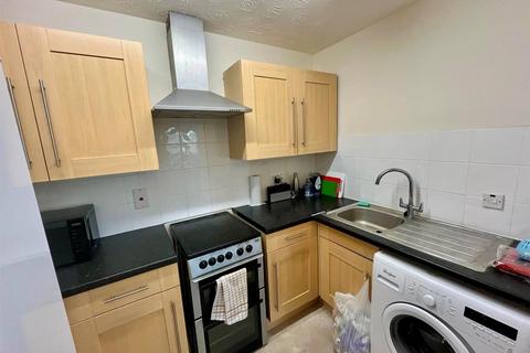 1 bedroom flat for sale, Beaufort Close, London