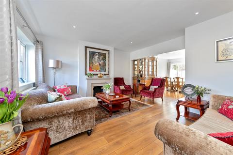 25 Deva Close, St Albans, AL3 4JS